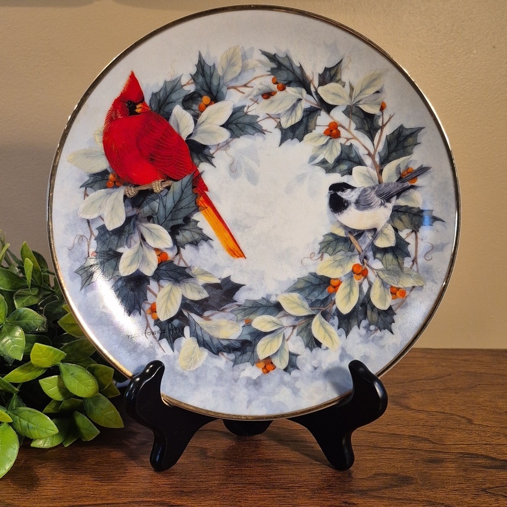 FRANKLIN MINT HEIRLOOM 'Holiday Chorus' Cardinal and Chickadee Collector Plate